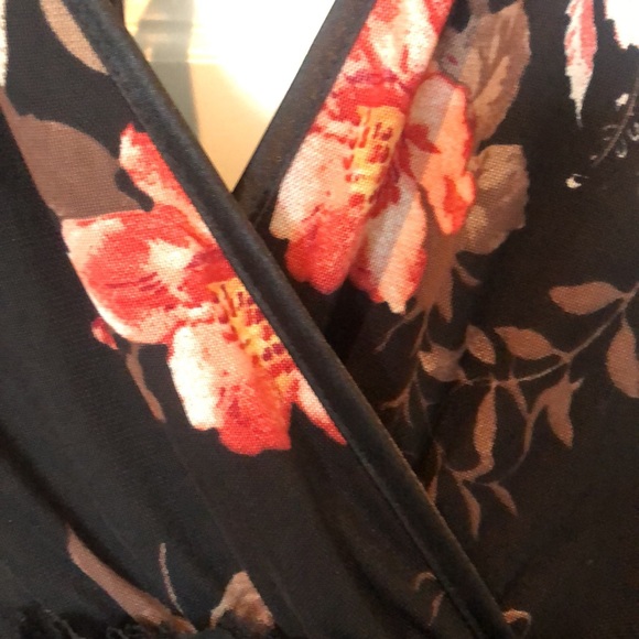 🍁4/$15 floral and black Dress - Picture 2 of 8